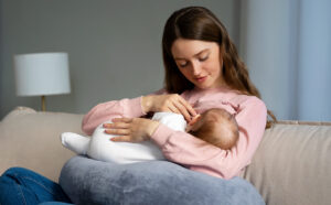 Breastfeeding vs. Bottle Feeding: What Parents Should Know to Decide